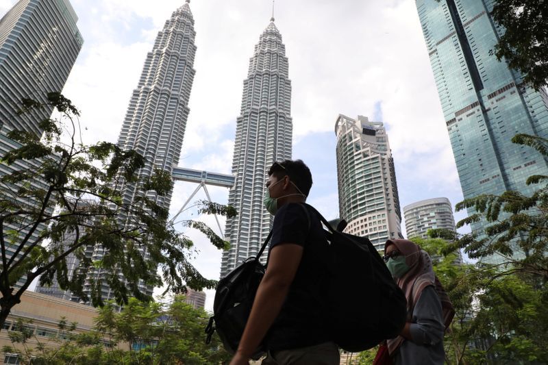 Malaysia confirms first citizen infected with virus, total cases now 10