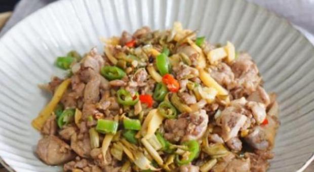 精选美食：糖醋焖带鱼、葱香煎豆腐、鸭肉炒酸豆角、大葱炒羊血的做法