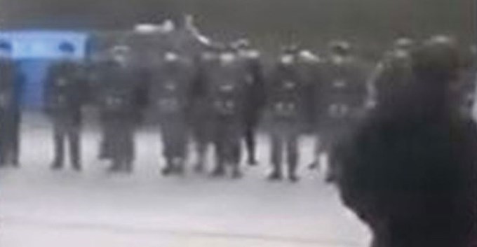 “封城”太突然…温州人怒了 掀警民冲突
