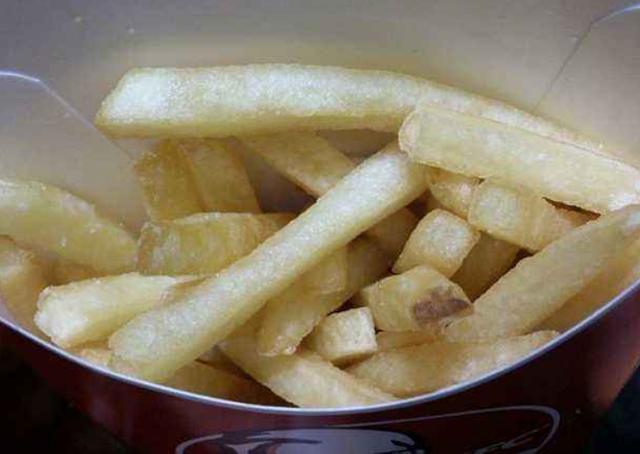 带女友去肯德基，这4种食物可忽视？同行赞真吃货，老板却不满意