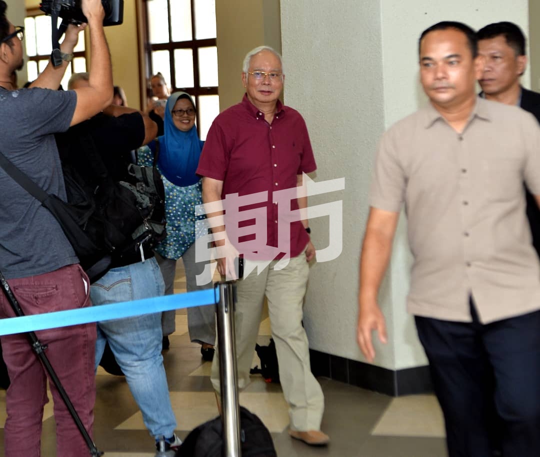 【罗斯玛索贿案】陪夫人出席审讯　纳吉被勒令离开