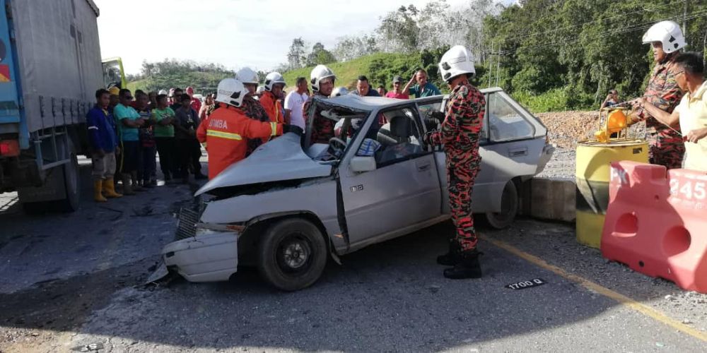 Sarawak man killed after collision with lorry carrying medical waste