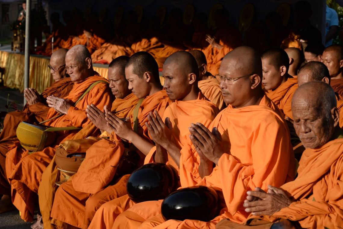 Thai Buddhist temple recycles plastics into robes for monks