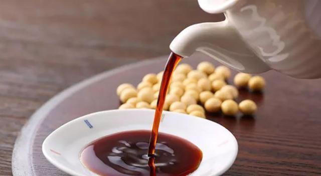 做菜到底用的生抽和老抽，它们有啥区别？