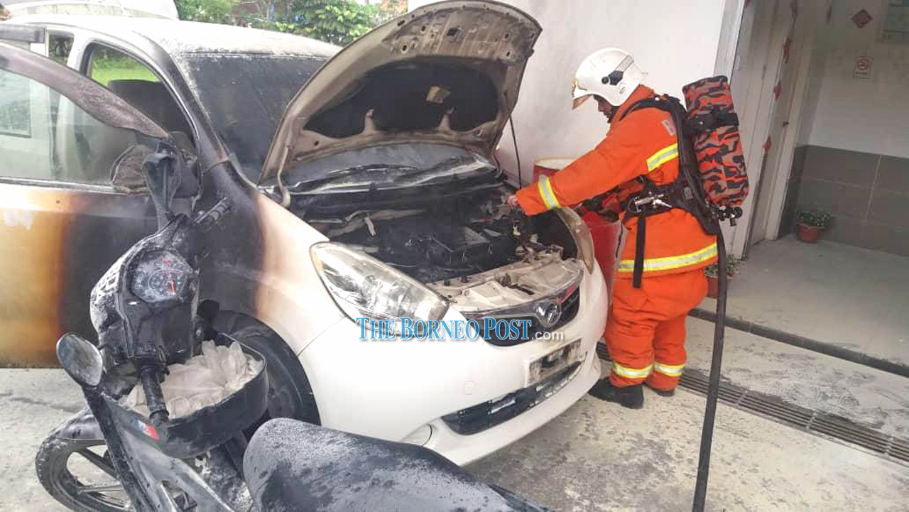 Furious man sets ablaze a car, two motorcycles at fuel station