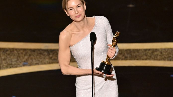 Renée Zellweger Makes Her Oscars Comeback With Judy Win & Celebrates the Ways ‘Our Heroes Unite Us’