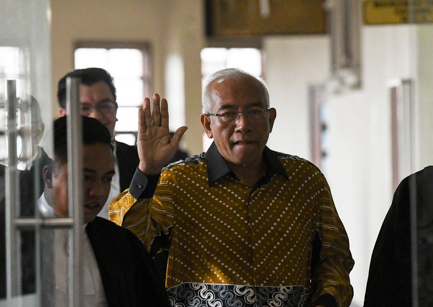 Mahdzir identifies Najib, Rosmah from tapped phone audio in court