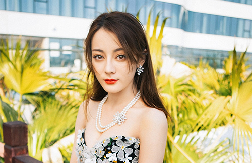 Dilireba Rumored to Be Terminating Contract with Jay Walk Studio