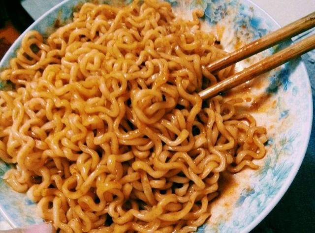 继火鸡面走红韩国后，又一中餐美食席卷韩国，中国人：不认识！