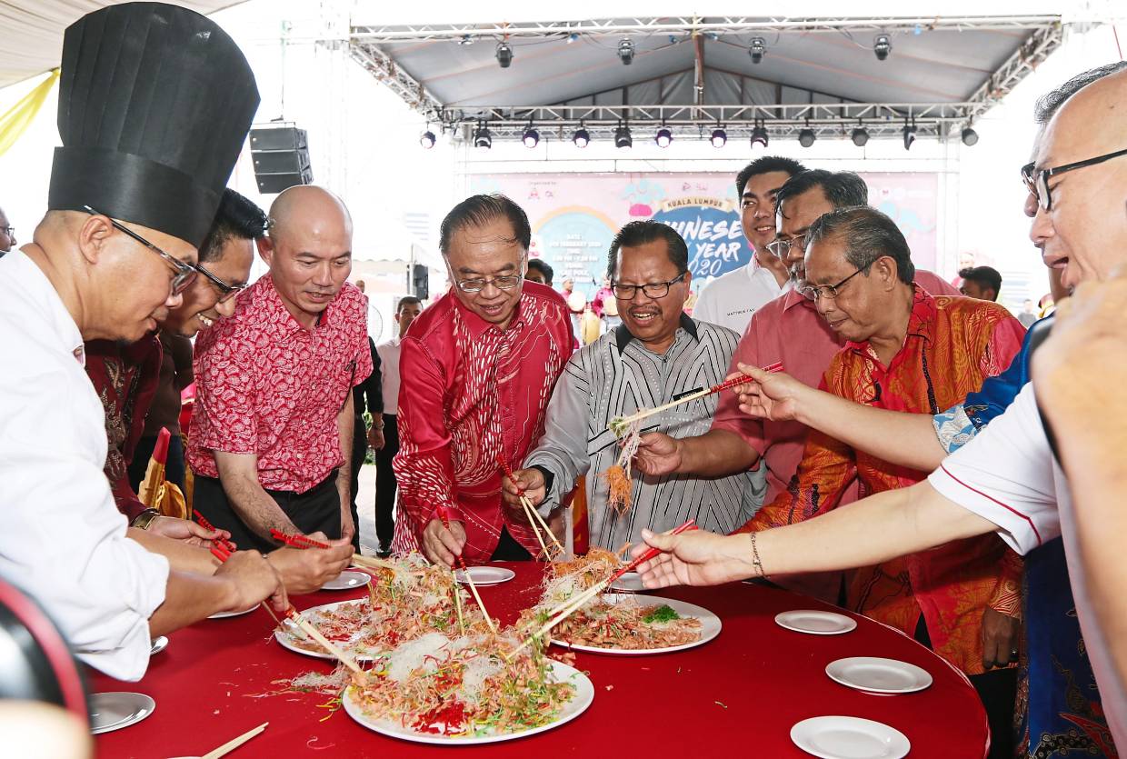 Tourists join in DBKL’s festive do