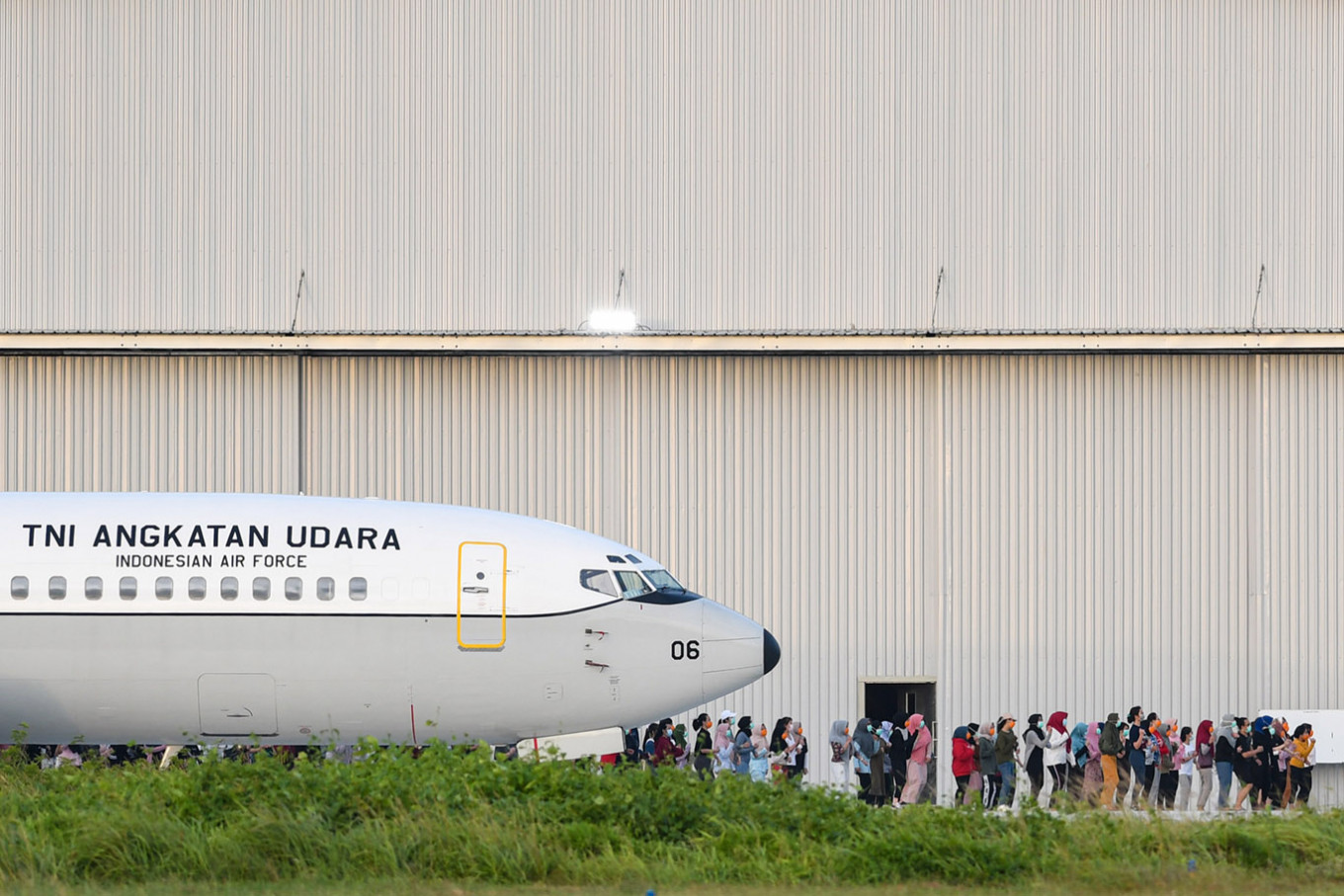 Govt looks for free flights to transport quarantined citizens from Natuna to home towns