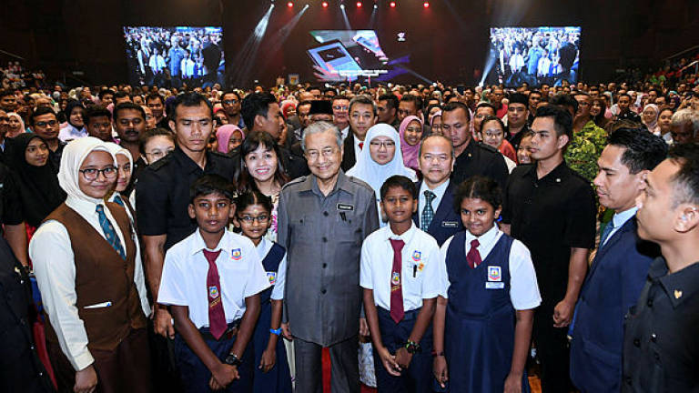 PM launches National Reading Decade to boost reading habit