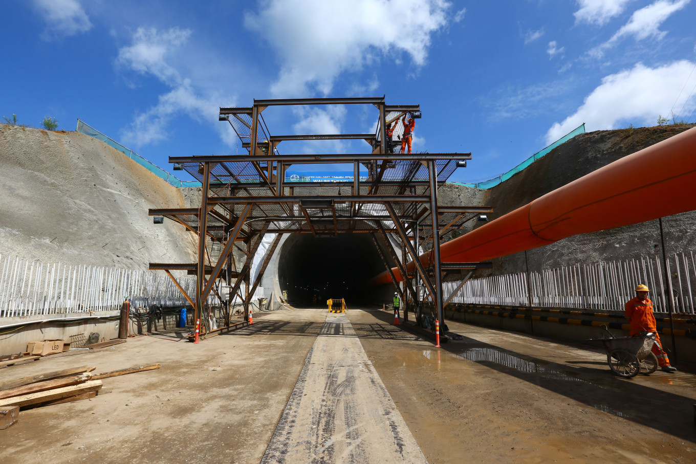 SOE Ministry demands assessment of halted high-speed railway project