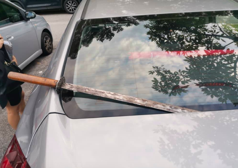Sword flung at lawyer's car outside KL court complex, cops investigating