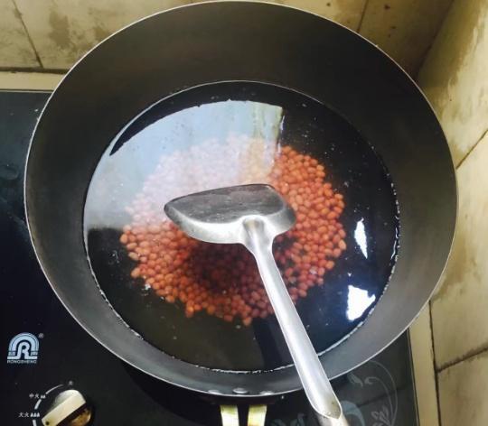 70岁奶奶煮红豆秘诀，只需多加这一步，煮出又香又浓“红豆沙”