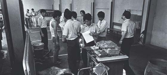 社工助基层街坊搞墟市 盼光复熟食小贩档
