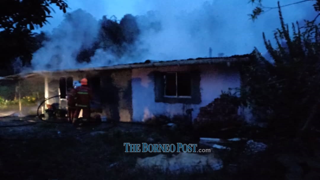 Fire nearly destroys single-storey house in Padawan