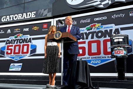Trump Takes A Limousine Lap Before Daytona 500 Auto Race Nestia