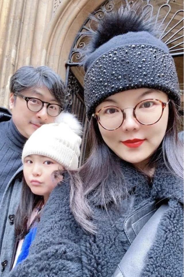 李湘骄傲晒王诗龄画作，年仅10岁水平精湛，网友：和本人一样可爱