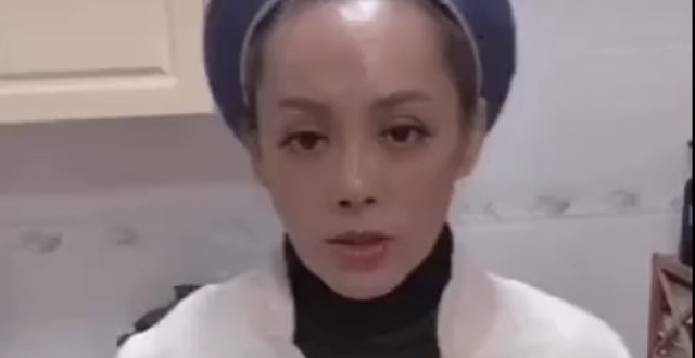 宁静打扮怪异在厨房做菜，毛手毛脚忘放主料，厨房简陋比李湘家差