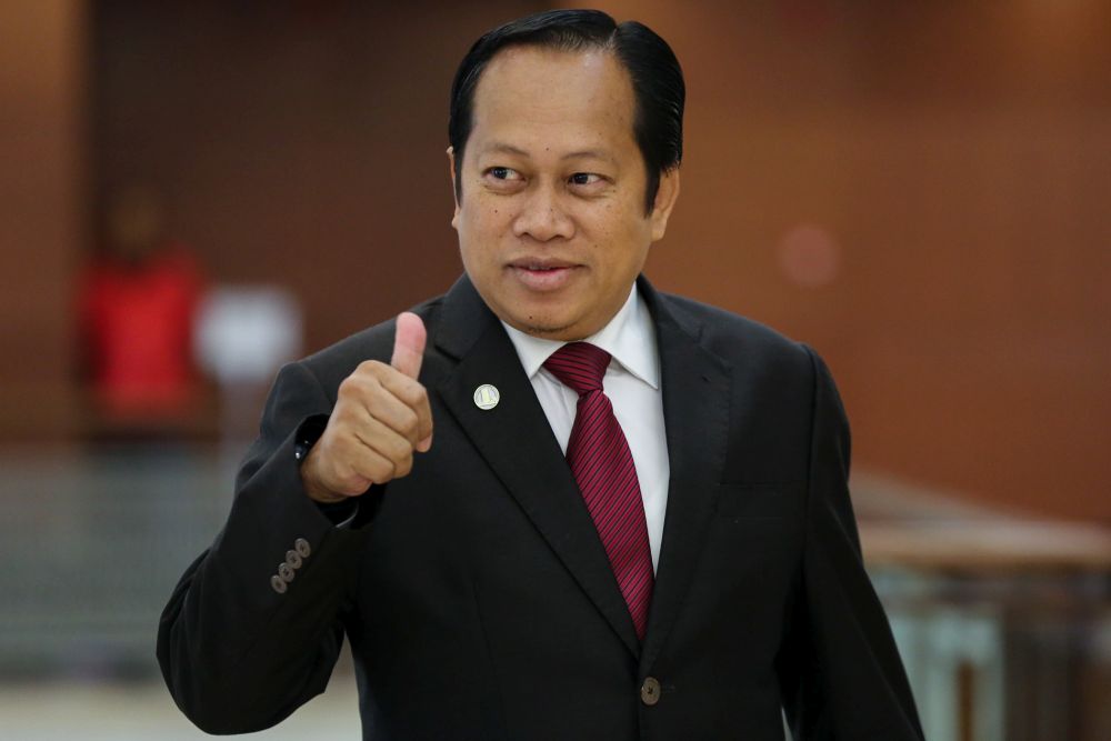 Ahmad Maslan seeks to strike out money laundering, false statement charges