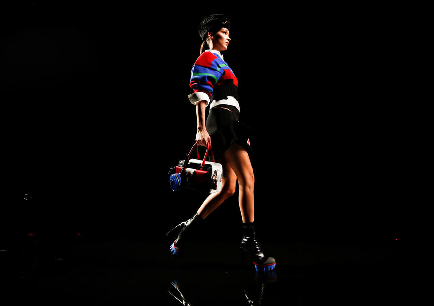 Miniskirts, power shoulders and top models for Versace Fall/Winter 2020