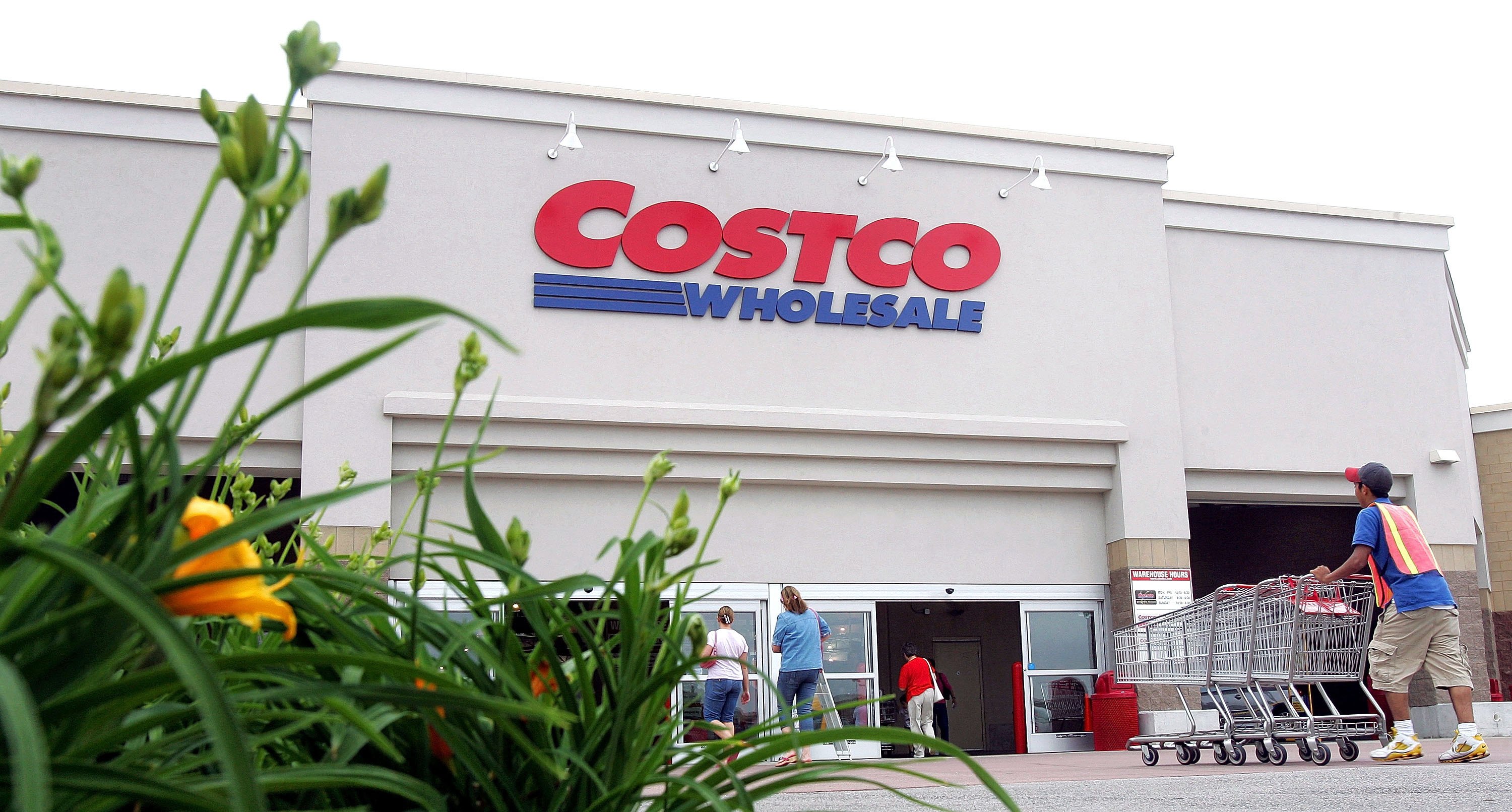 Costco Stores Will Soon Require a Membership to Eat at Their Famously Inexpensive Food Court