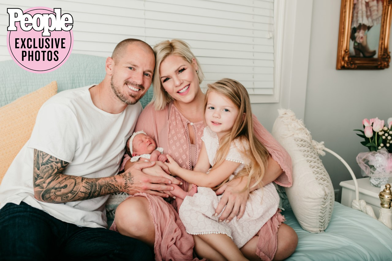 American Idol Alum Kimberly Caldwell and Husband Jordan Harvey Welcome Daughter Houston Mae