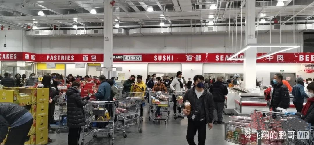 疫情还未过去 上海Costco又开始大排长龙了!（组图）