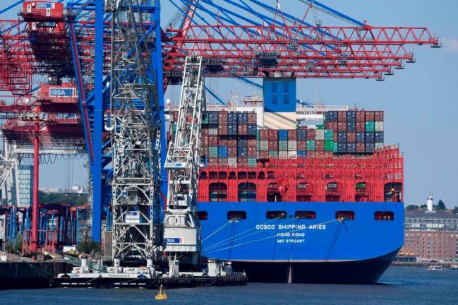 Virus hits shipping, spreading global economic strain