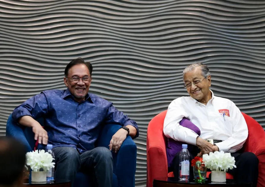 Anwar to meet Mahathir following rumours of attempt to form backdoor government