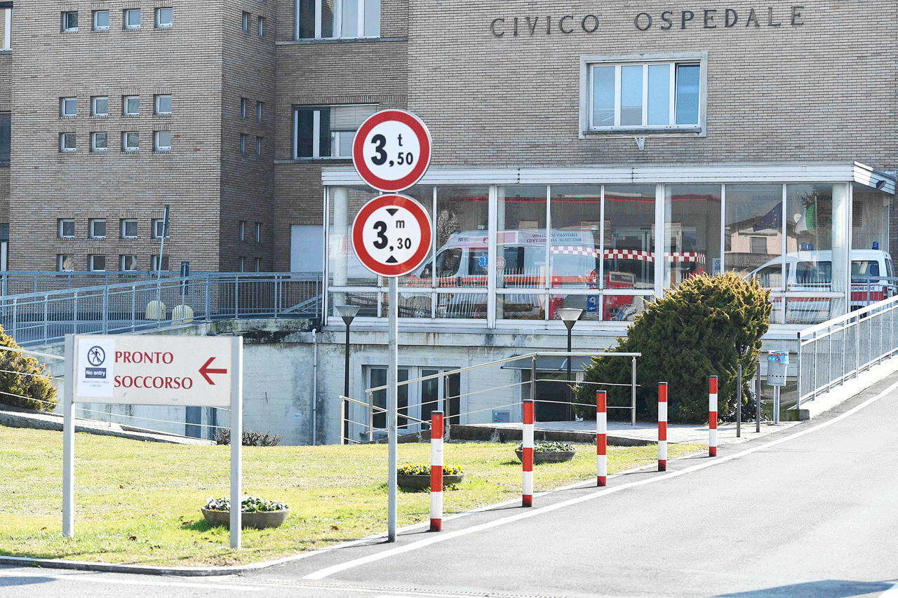 Coronavirus cases surpass 100 in Italy as towns put on lockdown