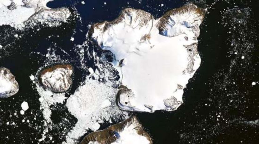 南极小岛鹰岛积雪 10天融化20%
