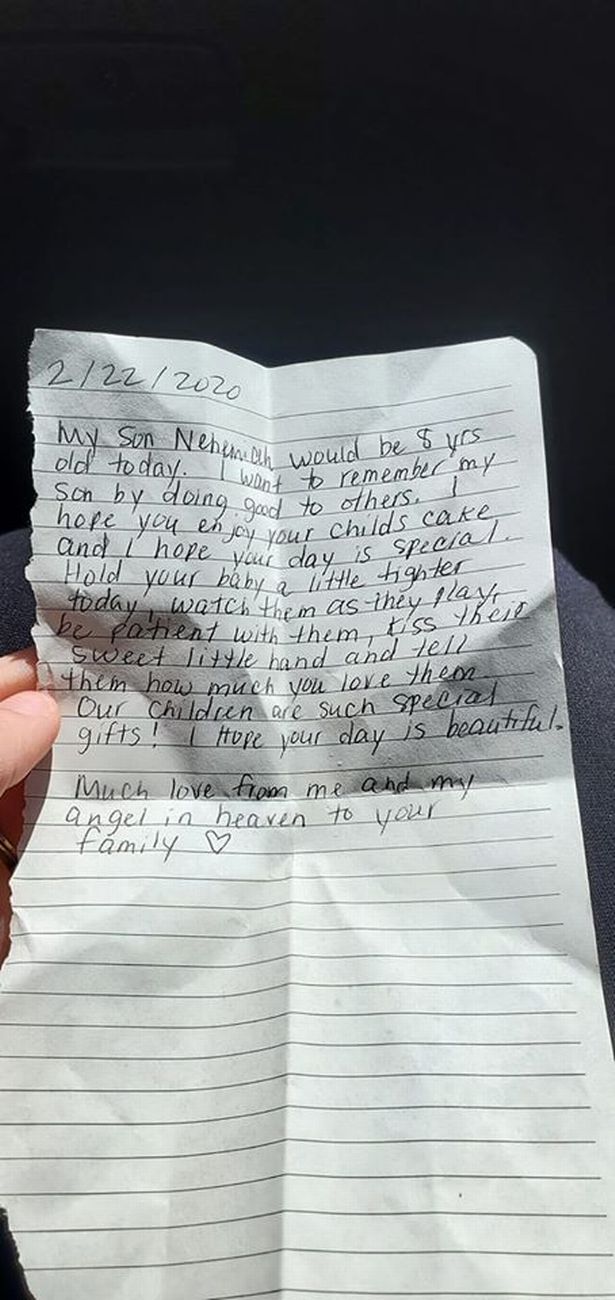 Mum left in tears by note from grieving parent who paid for her daughters' cakes