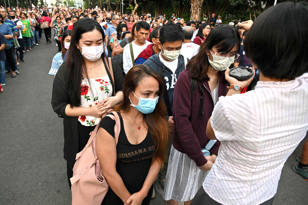 Philippines observes ‘no-contact’ Ash Wednesday to beat virus