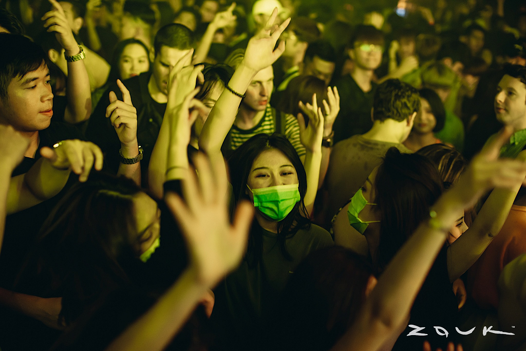 Photos of chio bu clubbing in zouk with facemask goes viral