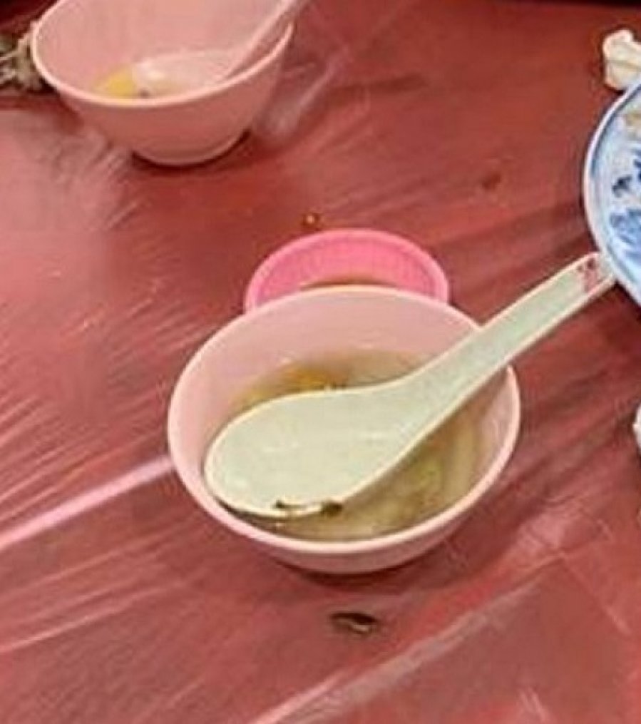 女郎一家点鱼头炉　惊见10多只蟑螂爬出