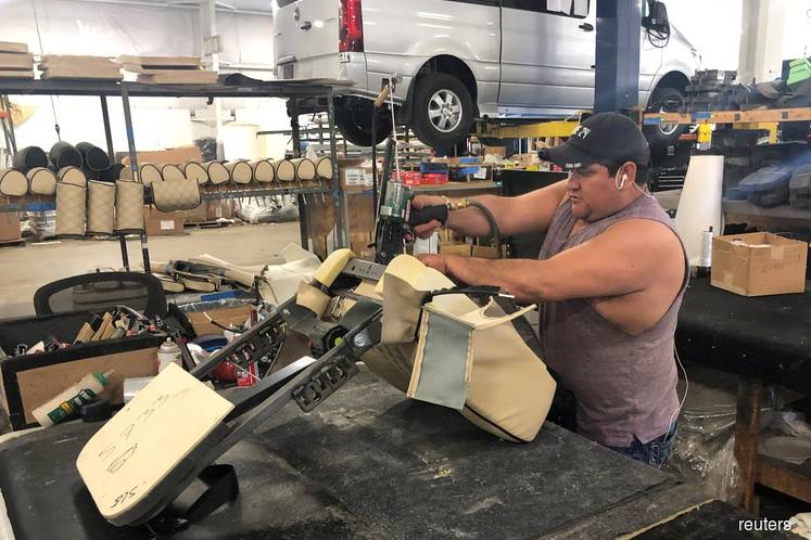 U.S. fourth-quarter GDP unrevised; weakness in business spending persists
