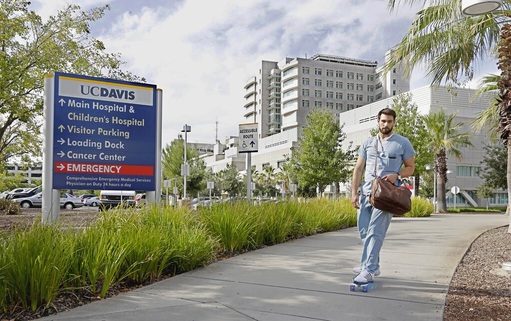 US patient with virus of unknown origin denied test for days