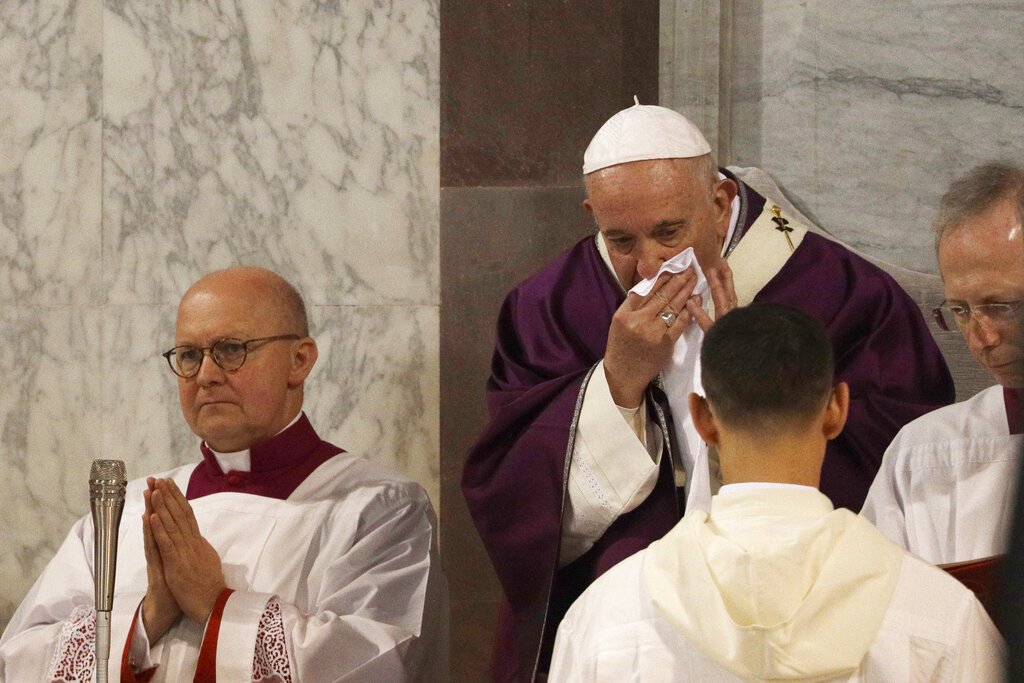 Vatican mulls changing pope’s schedule to duck virus ‘dissemination’