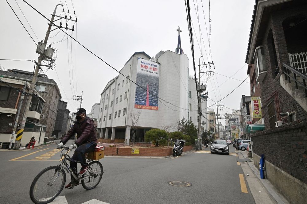 South Korea wages ‘all-out responses’ to virus with 376 new cases