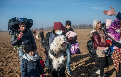 Greece blocks 35,000 migrants, plans to deport arrivals after March 1