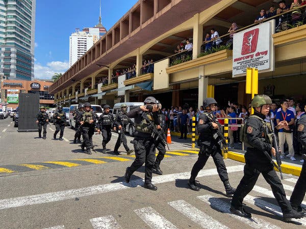 One Injured, Dozens Held Hostage in Manila Mall Shooting