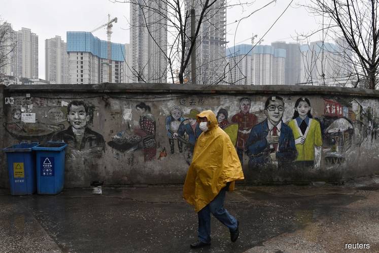 China urges overseas Chinese to stay home as imported virus cases rise
