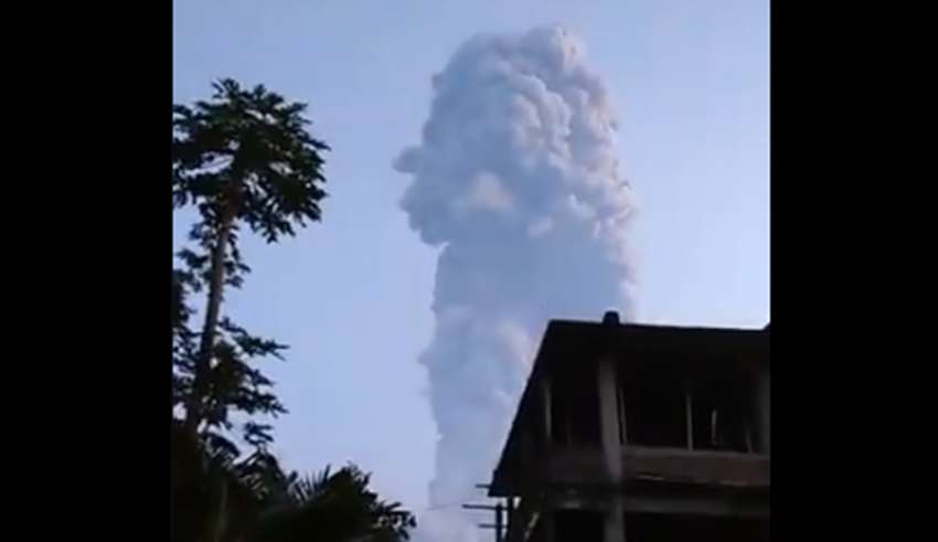 印尼默拉比火山剧烈喷发