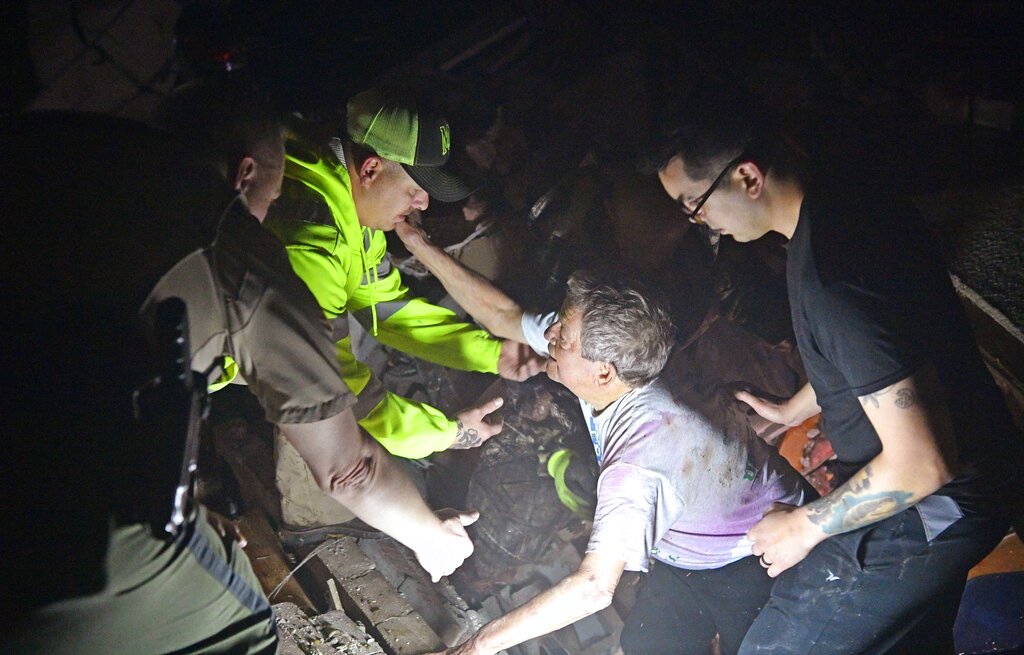 25 dead after tornadoes tear through Tennessee