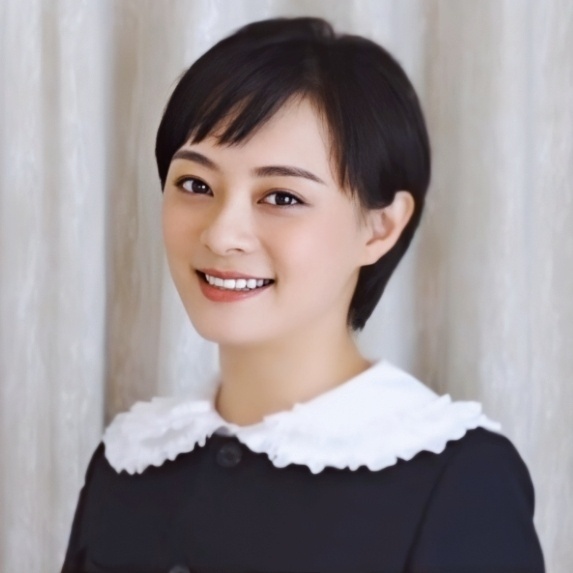 孙俪终于肯留长发！新发型太显年轻，穿娃娃领长裙嫩回18岁