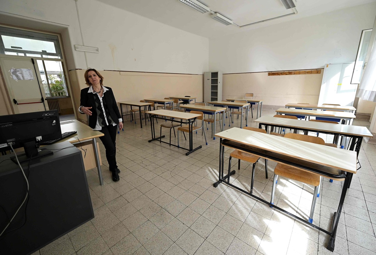Italy's parents scramble after schools shut over coronavirus fears