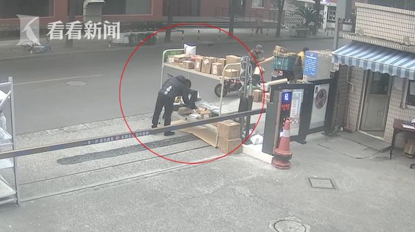 月薪2万的IT男竟偷小区门口快递 被抓后解释：“在家脑袋憋坏了”（图）