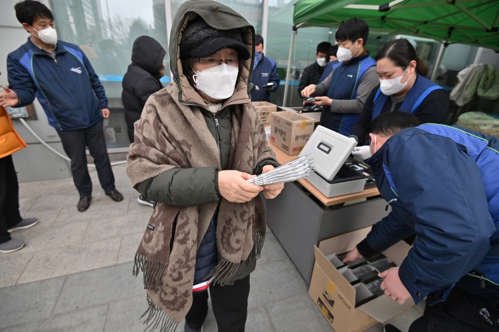 【冠状病毒19】韩国确诊病例总数已超过7000起